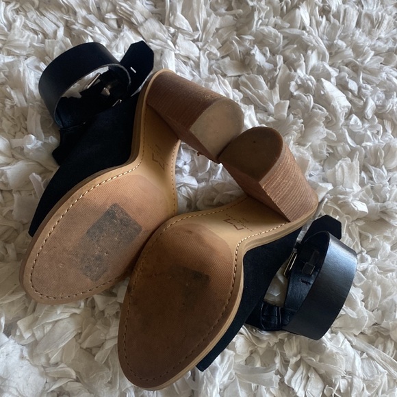 Marc Fisher Vashi Suede Block Heel Sandal 9.5 - Picture 5 of 8